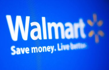 Kyiv, Ukrayna - 9 Mart 2021: Walmart logosu ekranda. Walmart, Amerika Birleşik Devletleri 'nde hipermarketler, indirim mağazaları ve marketler zinciri işleten çok uluslu bir perakende satış şirketidir.,