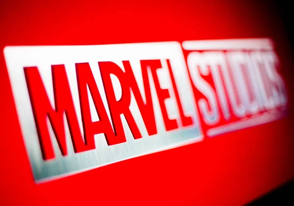 Kyiv, Ukrayna - 9 Mart 2021: Marvel Stüdyoları logosu ekranda. Marvel Stüdyoları, Marvel Comics 'e dayanan Marvel Cinematic Universe filmleriyle tanınır..