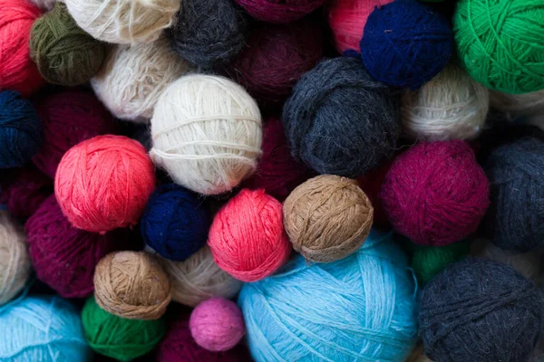 編み物やかぎ針編みのための毛糸のボール ウール糸の爪 — ストック写真