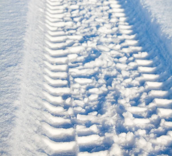 Huellas Ruedas Superficie Nieve Día Invierno Soleado — Foto de Stock