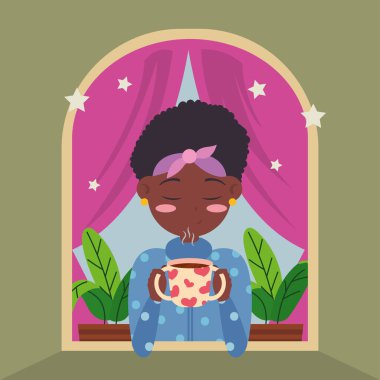 Rahat kadın kartel kahve içiyor.