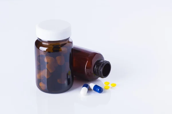 Medicine bottles and tablets on white background — Stock Photo, Image