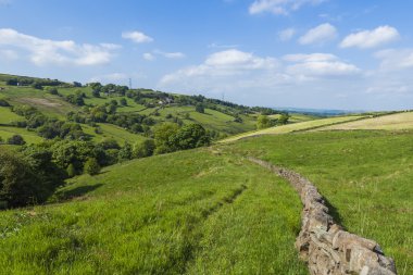 pittoreske landelijke landbouwgrond in west yorkshire landschap genomen op 