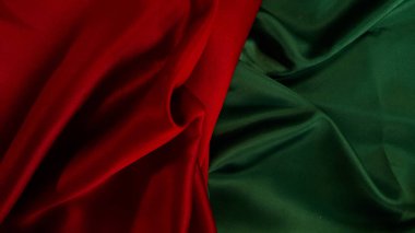 Kopya alanını karşılamak için soyut kırmızı ve yeşil kumaş arkaplanı