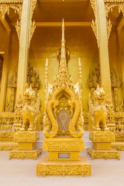 Золотые статуи Будды в Таиланде — стоковое фото