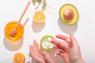 Doğal maddeler ile kozmetik krem