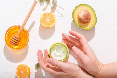 Doğal maddeler ile kozmetik krem