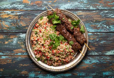 Tabbouleh salatalı Arap Türk kebabı