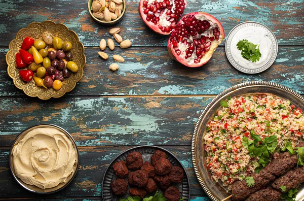 Árabe Turco comida variada de cima espaço de cópia — Fotografia de Stock