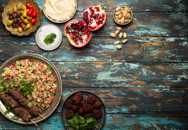 Árabe Turco comida variada de cima espaço de cópia — Fotografia de Stock