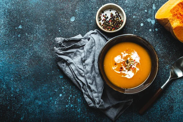 Гарбузовий суп у мисці копіювання простору — стокове фото