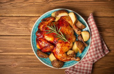 Yukarıdan kızarmış tavuk.