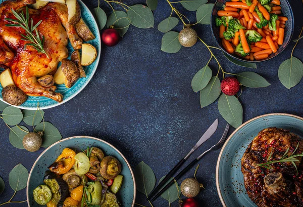 Table de Noël vue de dessus avec la nourriture plat laïc — Photo