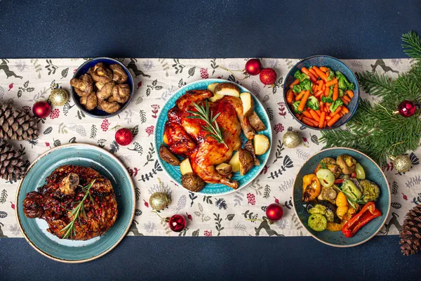 Vista superior de mesa de Natal com comida festiva — Fotografia de Stock