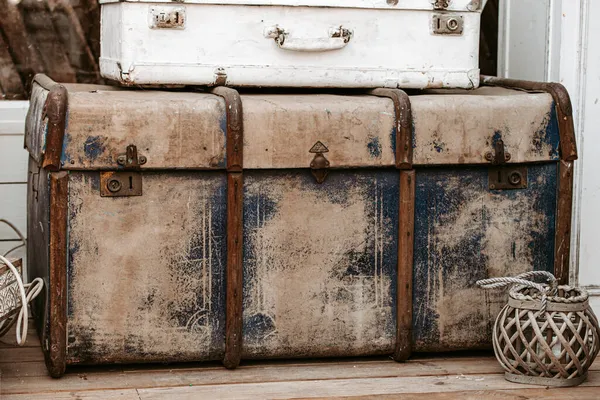 Pile of vintage shabby trunks — Stock Photo, Image