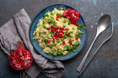 Tabbouleh kuskus ve nar salatası