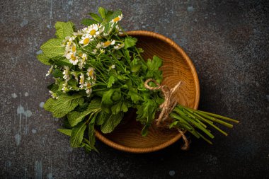 Taze çiçekler ve bitkiler doğal bitkisel ilaçlar ve homeopati için en iyi görüntü.