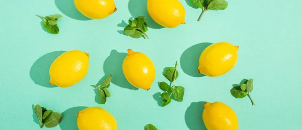 Lemons with mint on minimal blue background sun light hard shadows pattern background — Stock Photo, Image