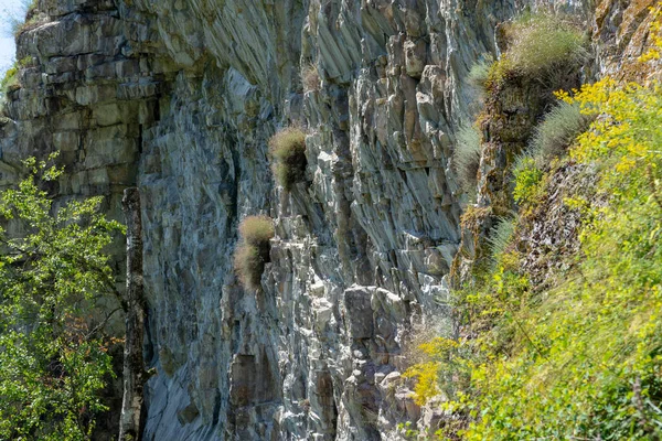 抽象的な背景 切り立った崖の近くの石の形成 — ストック写真