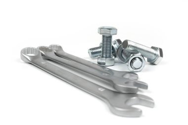 Ürün ve anahtarı bağlamak için cıvatalar ve fındıklar