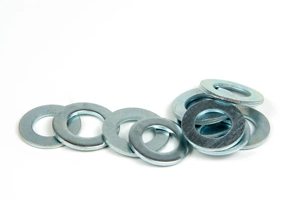 Verschillende Zilveren Metalen Ringen Een Witte Achtergrond Close — Stockfoto