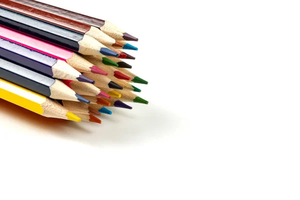 Lápices Colores Una Pila Aislada Sobre Fondo Blanco Primer Plano — Foto de Stock