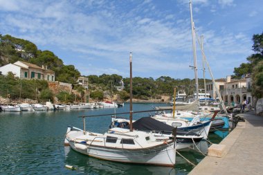 Cala Figuera, Mallorca, İspanya - 05.02.2022: Cala Figuera limanında tekneler