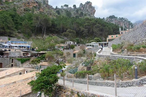 Calobra Mallorca Spanien 2022 Häuser Und Touristen Calobra Mallorca Spanien — Stockfoto