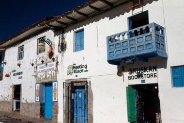 Cuzco (veya Cusco) bir yaz gününde. Bir zamanlar İnka İmparatorluğu 'nun başkentiydi, şimdi ise gelişen bir turizm merkezi..