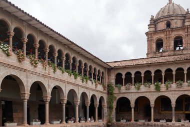 Qoricancha in Cuzco (veya Cusco) bir yaz gününde. Kutsal bir mekan için Katolik kilisesine dönüştürüldü..