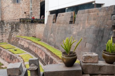 Qoricancha in Cuzco (veya Cusco) bir yaz gününde. Kutsal bir mekan için Katolik kilisesine dönüştürüldü..