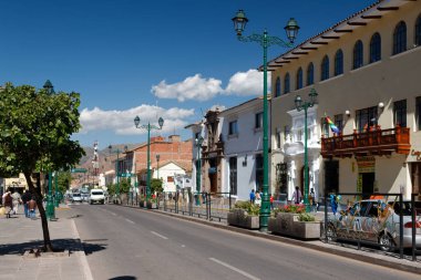 Cuzco (veya Cusco) bir yaz gününde. Bir zamanlar İnka İmparatorluğu 'nun başkentiydi, şimdi ise gelişen bir turizm merkezi..