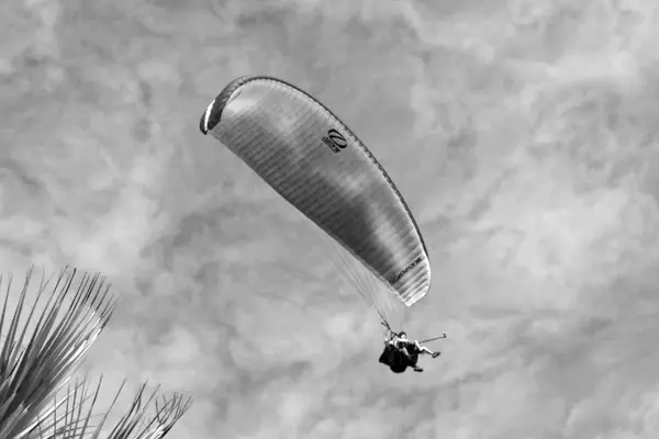 在天空中的吸引 利马Miraflores上空的芦笋 — 图库照片