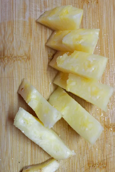 Pièces Ananas Sur Planche Découper Teh Dans Cuisine — Photo