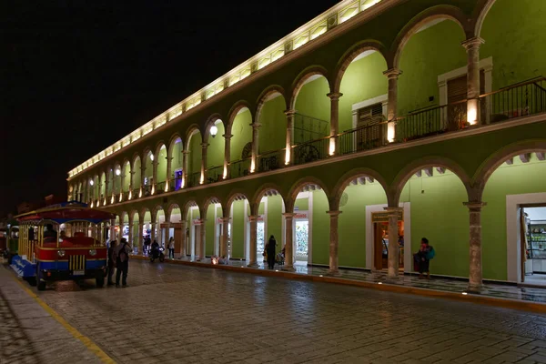 Zentraler Platz Von Campeche Bei Nacht Hell Erleuchtet Mit Bunten — Stockfoto