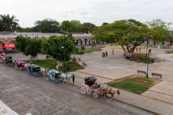 墨西哥尤卡坦历史名城Izamal Yucatan 与著名的圣安东尼修道院 Convento San Anotnion — 图库照片