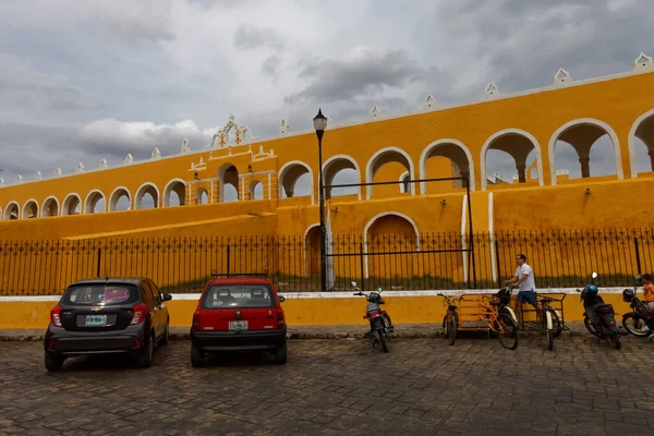 墨西哥尤卡坦历史名城Izamal Yucatan 与著名的圣安东尼修道院 Convento San Anotnion — 图库照片