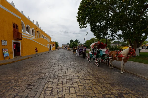 墨西哥尤卡坦历史名城Izamal Yucatan 与著名的圣安东尼修道院 Convento San Anotnion — 图库照片