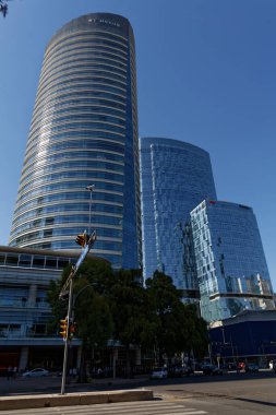 Mexico City şehir merkezindeki Avenida Paseo de Reforma, bir çok ofis binasının bulunduğu iş yerinin ana mekanı..