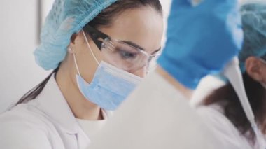 Kadın sıhhiye test tüpü dağıtıcısı