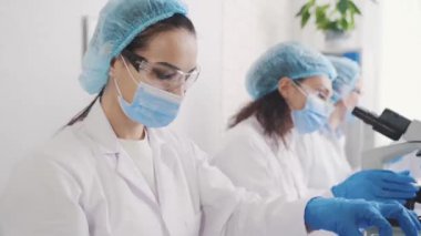 Kadın sıhhiye test tüpü dağıtıcısı