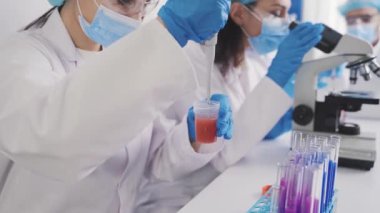 Test tüplü laboratuvar rafı