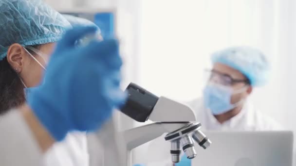 Laboratoire distributeur pipette afro-américain — Video