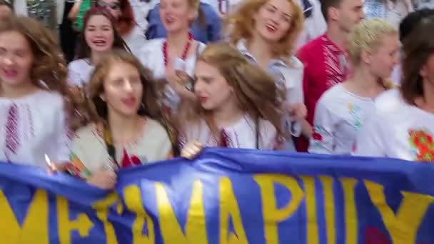 Марш на підтримку українки. — стокове відео