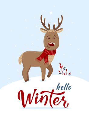 Kırmızı eşarplı, boynuzları ve burnu karlı şirin bir ren geyiği tasarımı. Kış kartları, afişler, posterler için komik sezonluk bir karakter. Merhaba Kış Harfleri. İzole vektör illüstrasyonu.