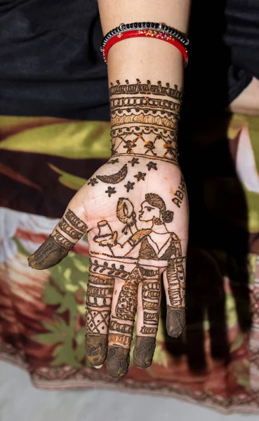 Krásně Zdobené Indiánské Ruce Ženy Mehandi Henna Typicky Dělané Pro — Stock fotografie