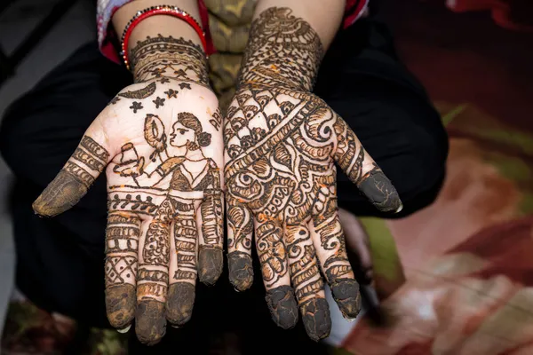 Krásně Zdobené Indiánské Ruce Ženy Mehandi Henna Typicky Dělané Pro — Stock fotografie