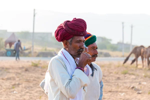 Pushkar Rajasthan Indien November 2019 Einheimische Auf Dem Kamelmarkt Pushkar — Stockfoto