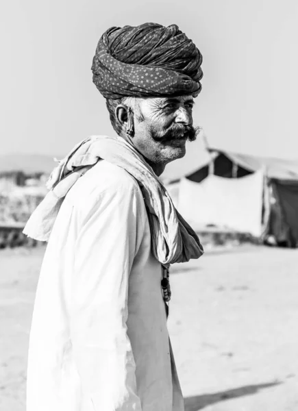 プシュカル ラジャスタン州 インド 2017年10月 プシュカル キャメル フェアグラウンドの地元の男 — ストック写真
