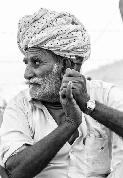 Pushkar Rajasthan India Oct 2017 Indian Man Rajasthan Smoking Fair — Foto Stock